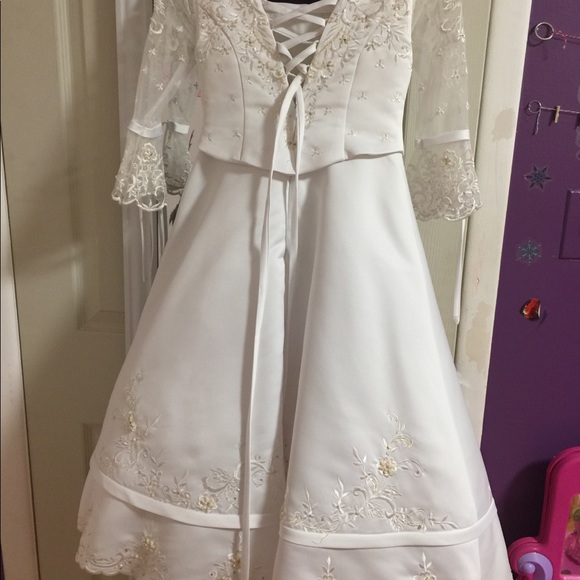 Girl’s white formal dress with tiered skirt - Picture 3 of 6
